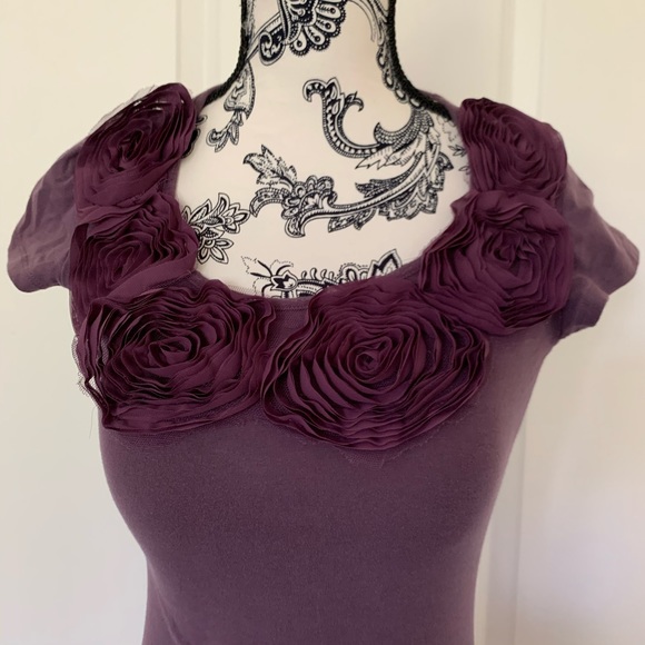 Women’s top with floral neckline - Picture 2 of 5
